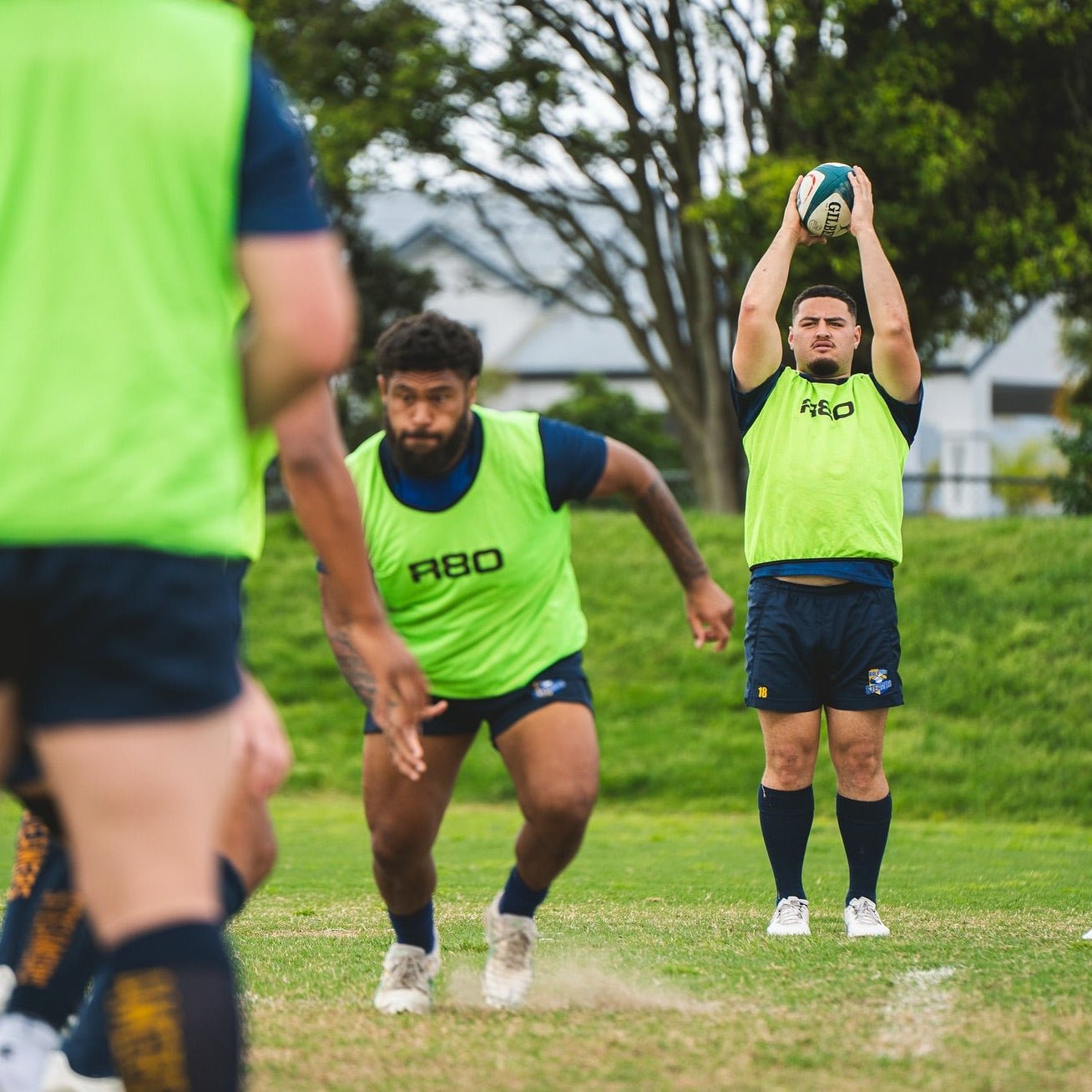 R80 Pro Reversible Training Bibs - LargeYellow and Orange