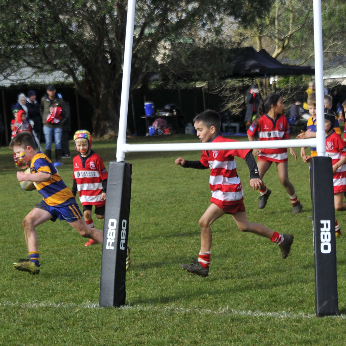 R80 Junior Portable Rugby Goal Posts with Pads - 